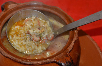 El arroz caldoso con colas de cangrejo del restaurante El Tejao