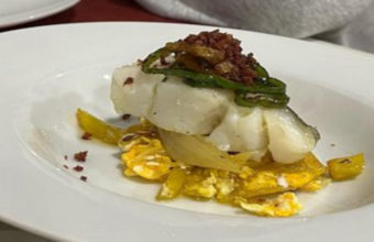 El bacalao confitado con patatas y huevo de Restaurante El Bouquet