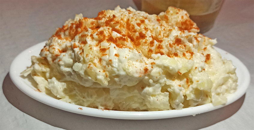 La ensaladilla de chocos y langostinos de la bodega El Guardagujas