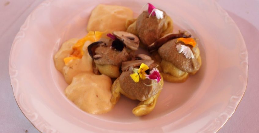 Tortellini de garbanzos de Fuentes de Andalucía rellenos de pato pekinés