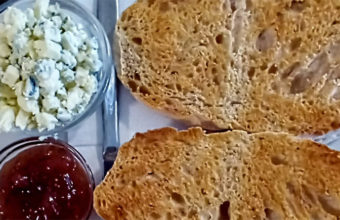 La tostada de queso Roquefort y mermelada de higos de la cafetería Colibry