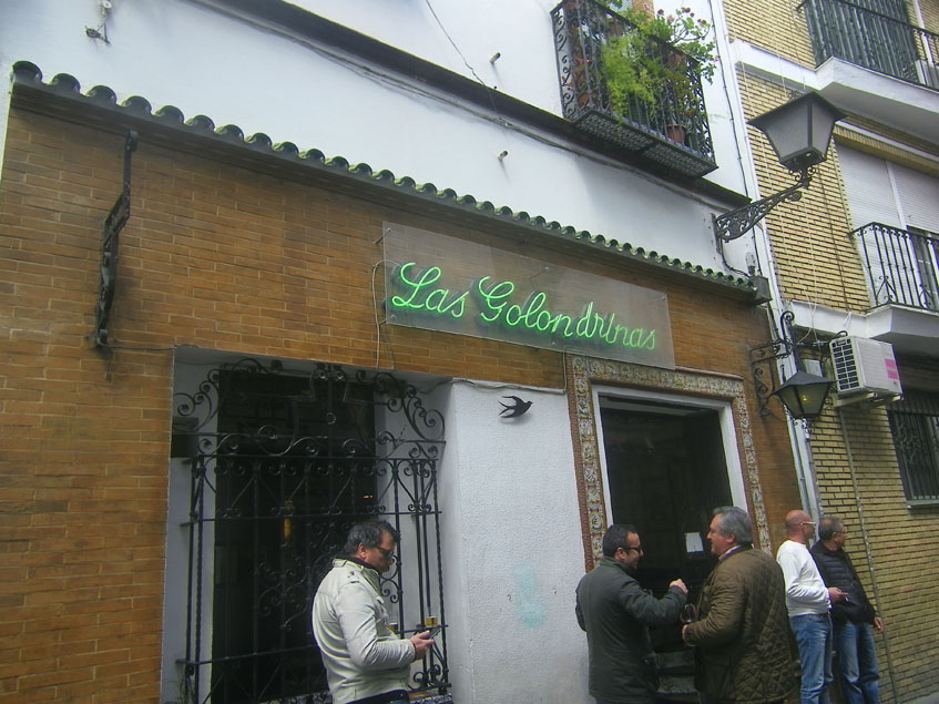 Vista exterior del bar Las Golondrinas. Foto: Cosasdecome