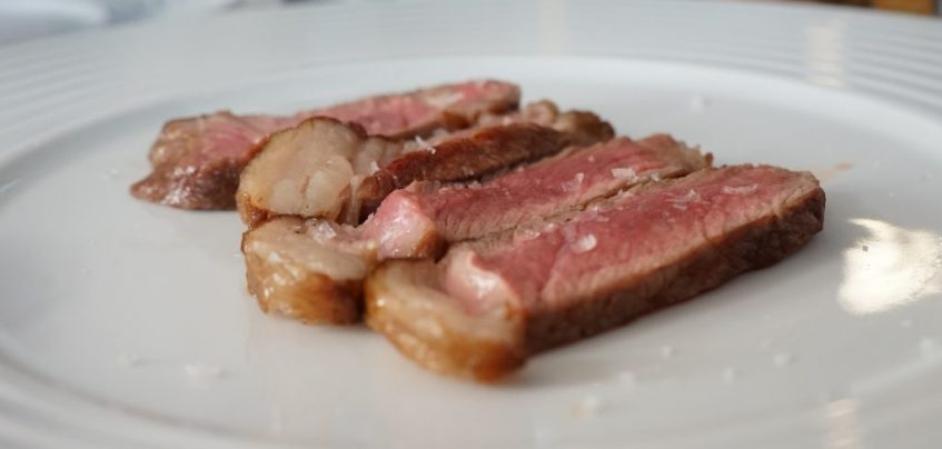 Carne a la brasa del asador La Perdida. Foto: Cedida por el establecimiento. 