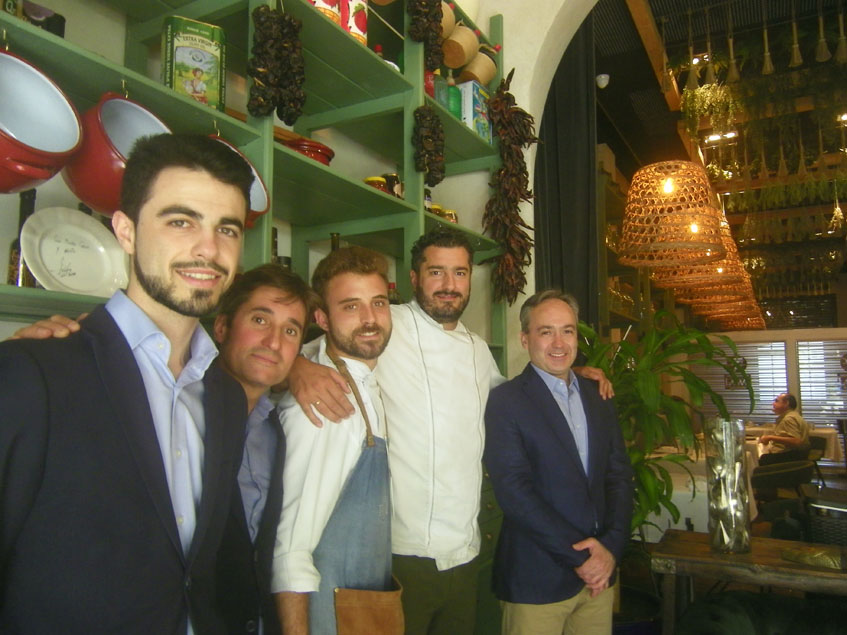 El equipo de Ispal: Alejandro, Alonso Neche, Daniel Delgado, AntonioBort y Juan Carlos Téllez. Foto: Cosasdecome