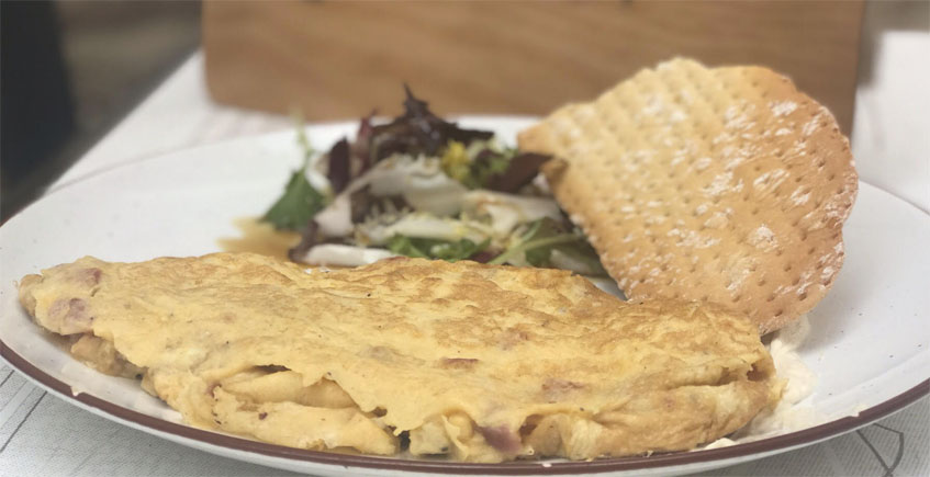 El restaurante Hispania recupera las tortillas "meneonas" de Ecija