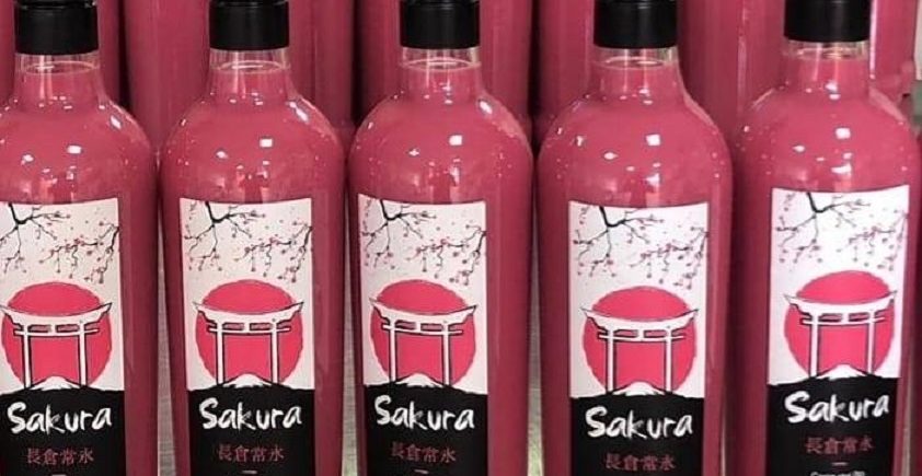 Sakura, el hermano del sake de arroz con leche de Coria que lleva orujo y cerezas