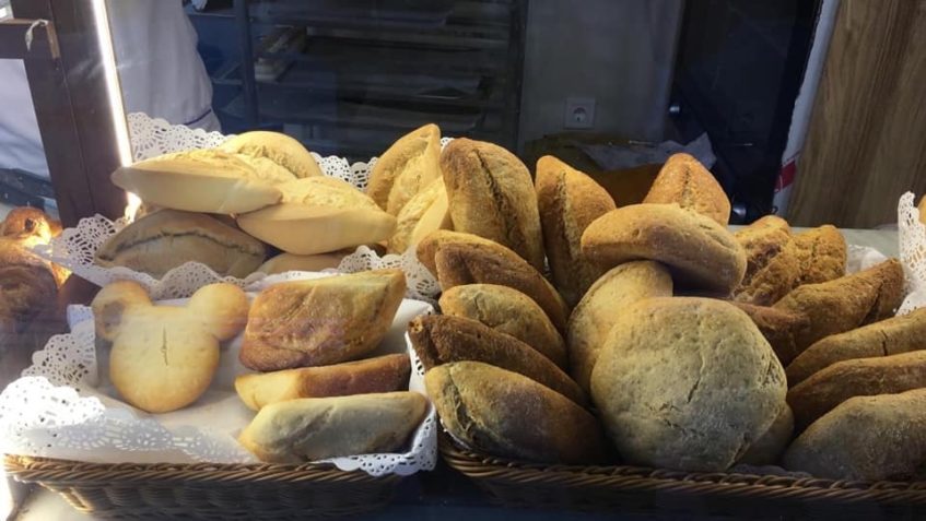 LaLola también ofrece una amplia variedad de panes para los desayunos. Foto: cedida por el establecimiento.