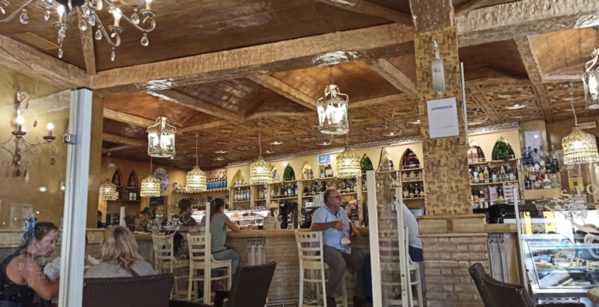descuento reparar Leve Establecimiento "Cafetería Las Postas" en "Los Palacios y Villafranca"