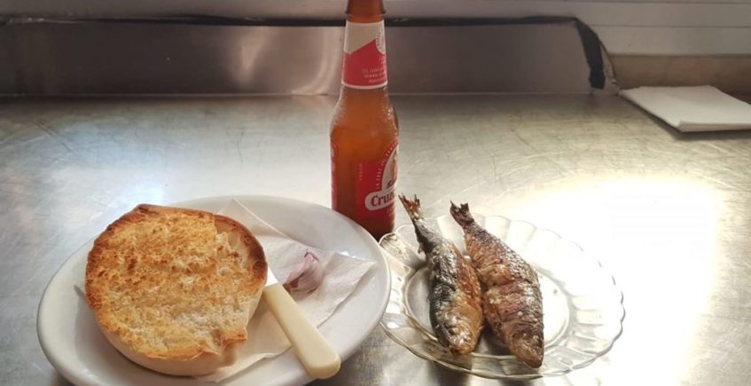 Los buenos días con pan y sardinas