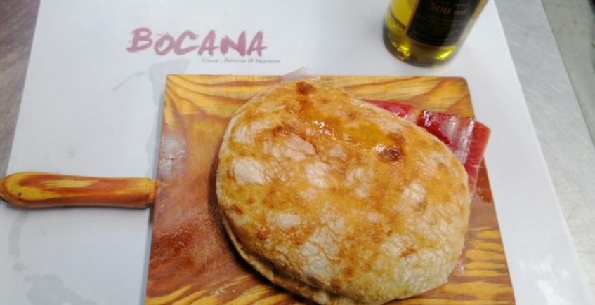Bodegas Bocana incorpora molletes artesanales de la sierra de Cádiz a sus desayunos