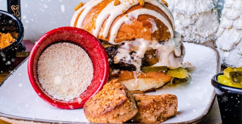 Un establecimiento de Estepa crea una hamburguesa con crema de mantecado