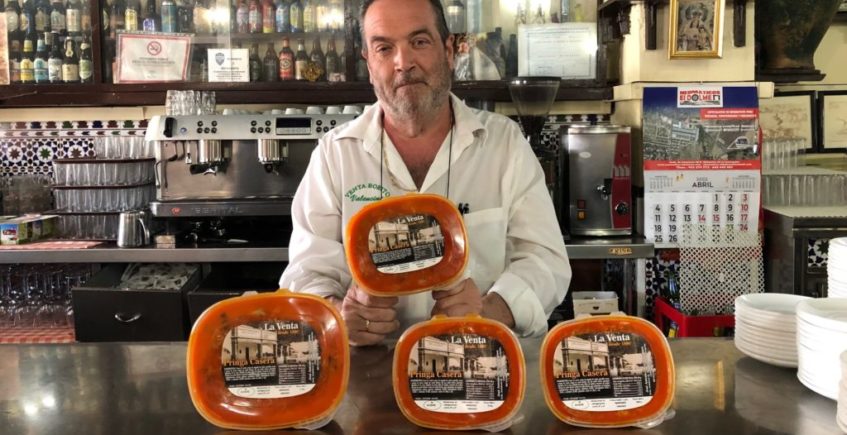 La Venta Bobito de Valencina envasa y comercializa su famosa pringá