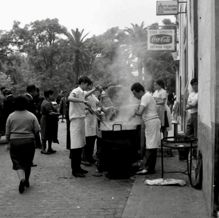 Los churros o calentitos se elaboran de manera artesanal en la familia Gago desde 1860. Foto cedida por el establecimiento