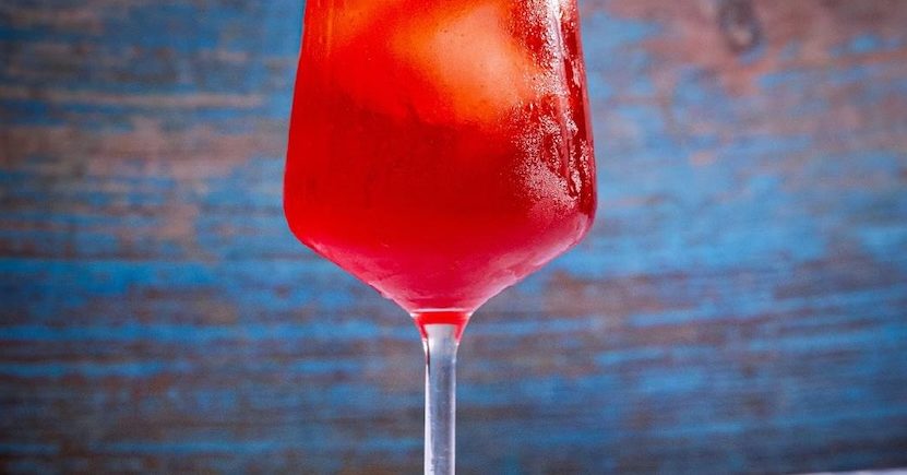 7. Berry Spritz, nuestra version del spritz infusionando moras, frambuesa y canela en El Pintón