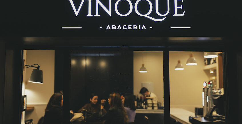 Vinoqüe, la nueva abacería dedicada a los reyes del aperitivo