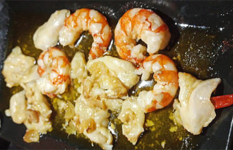 Las cocochas de bacalao con gambones de Dourado Gastronomía Portuguesa