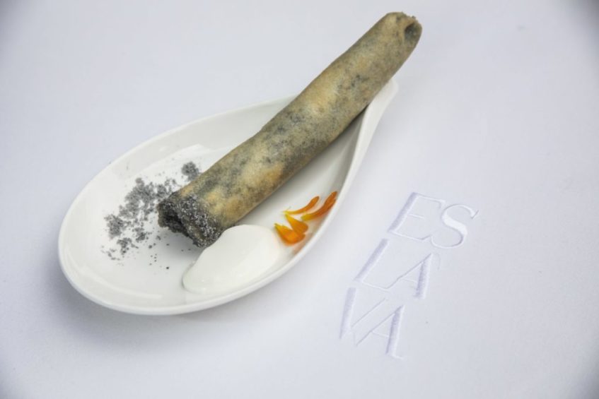 El trampantojo 'Un cigarro para Bécquer' se originó con motivo de un concurso. Foto cedida