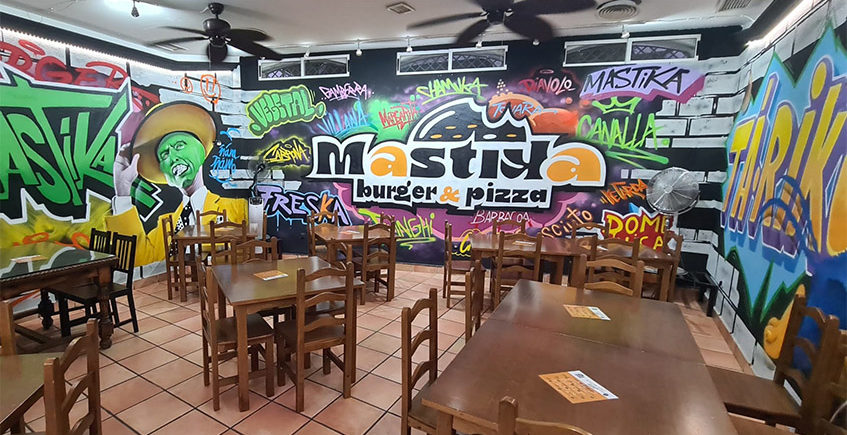 La taberna El Salmorejo de Tomares se transforma en Mastika, un local especializado en hamburguesas y pizzas