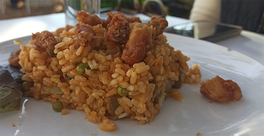 El arroz con alcachofas, mejillones y puntillitas de la taberna Fernando Pilar