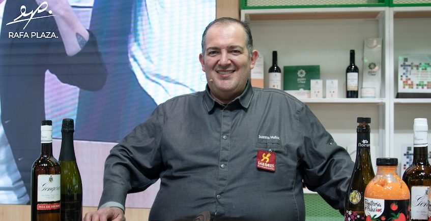 El cocinero sevillano Juanma Muñoz premiado por su barrio de Torreblanca