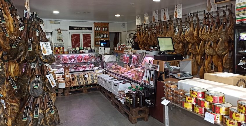 Casi 40 años dedicados al jamón ibérico en La Puebla del Río