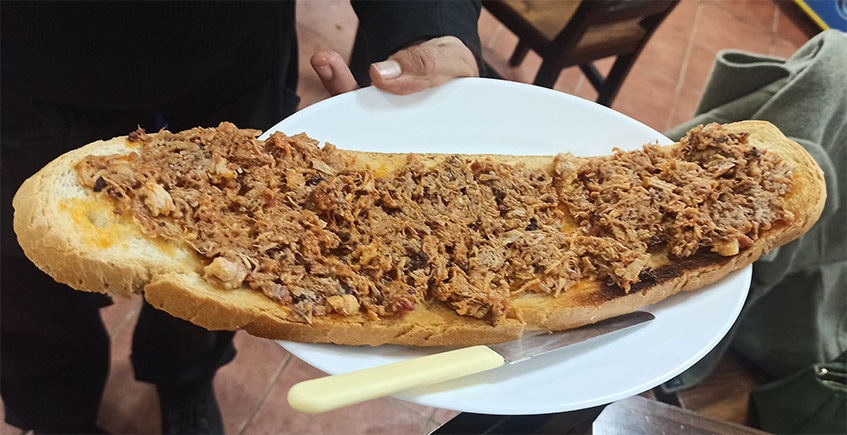 Las tostadas de 35 centímeros de la Venta La Vega Hija de Giraldez