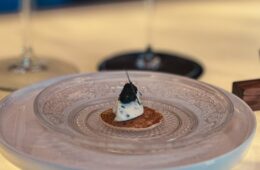 El caviar, el ingrediente que "dialoga" en la carta de Chicarreros