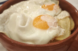 Los nueve huevos del mercaíto de Manolo Juliá